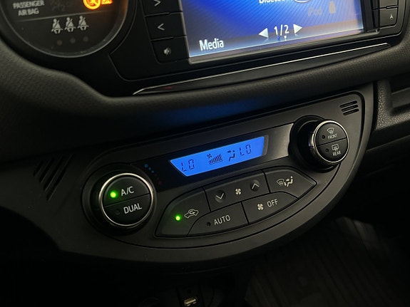 Toyota Yaris 21 of 30