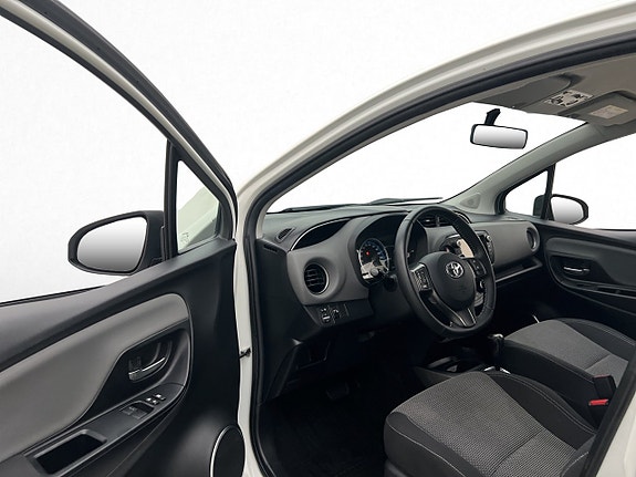 Toyota Yaris 9 of 30