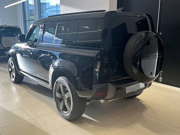 Land Rover Defender 110 2 of 5