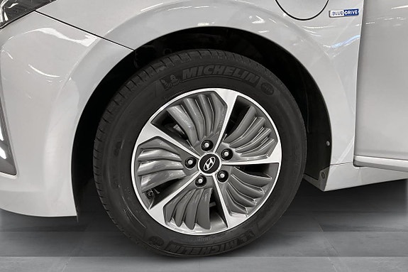 Hyundai IONIQ 9 of 13