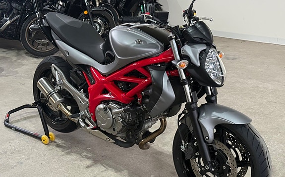 Suzuki Cycles SFV650 Gladius helsystem låga mil 0kr insats 3 of 9