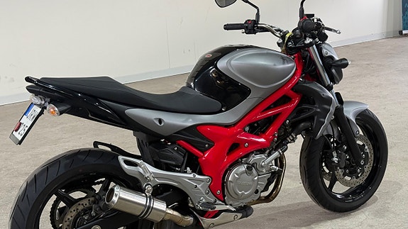 Suzuki Cycles SFV650 Gladius helsystem låga mil 0kr insats 4 of 9