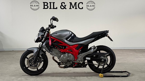 Suzuki Cycles SFV650 Gladius helsystem låga mil 0kr insats 5 of 9