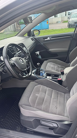Volkswagen Golf VII 6 of 10