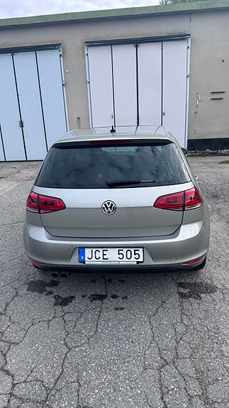 Volkswagen Golf VII 3 of 10