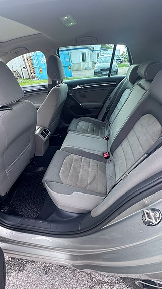 Volkswagen Golf VII 8 of 10