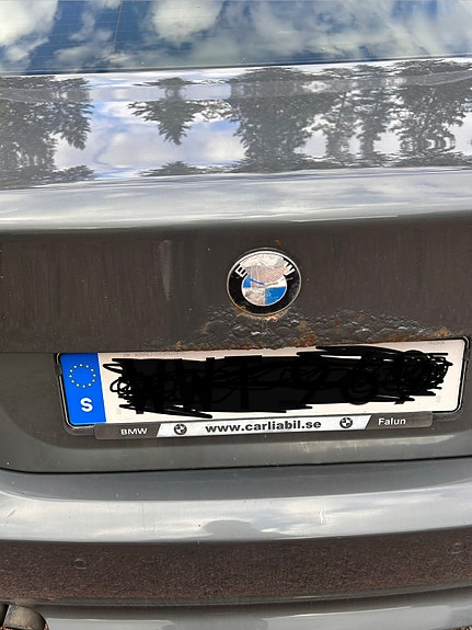 BMW 523i 3 of 4