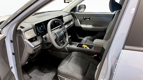 Kia Seltos 8 of 12