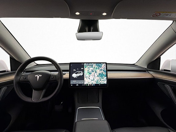 Tesla Model Y 16 of 30