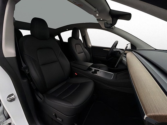 Tesla Model Y 23 of 30