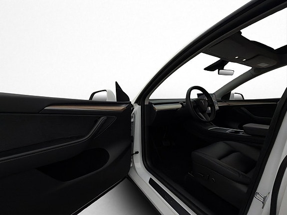 Tesla Model Y 11 of 30