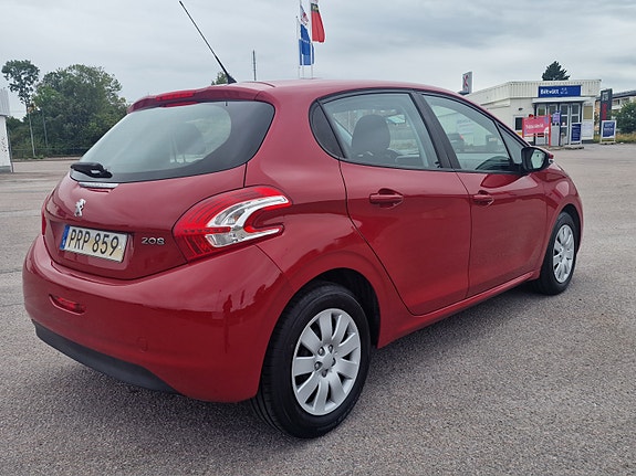 Peugeot 208 3 of 13