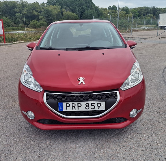 Peugeot 208 5 of 13