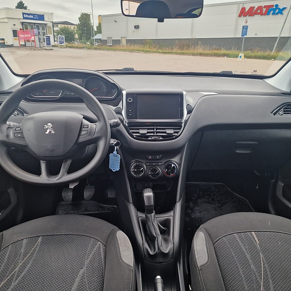 Peugeot 208 13 of 13