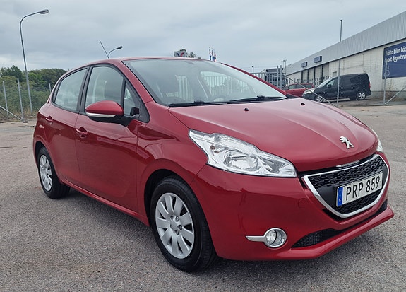 Peugeot 208 2 of 13
