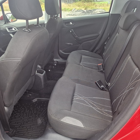 Peugeot 208 11 of 13