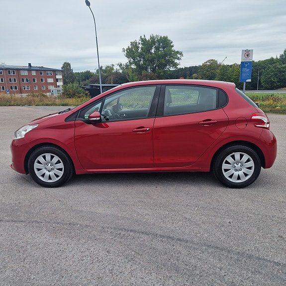 Peugeot 208 7 of 13