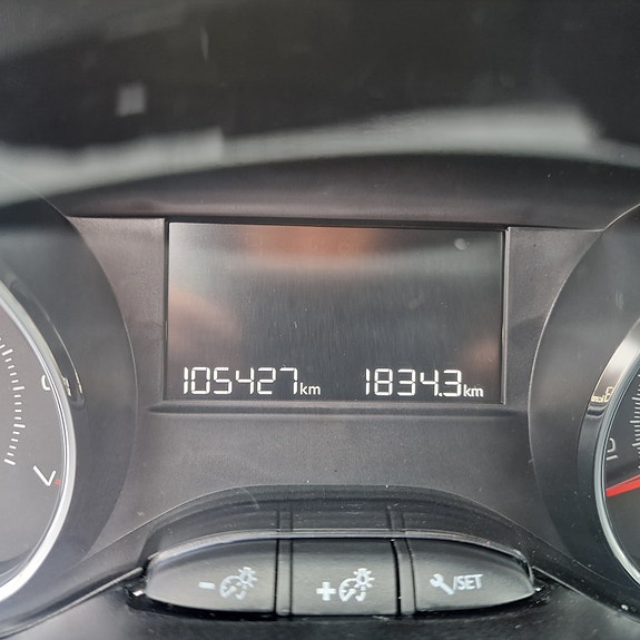 Peugeot 208 10 of 13