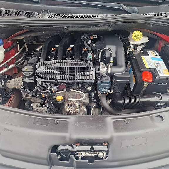Peugeot 208 9 of 13