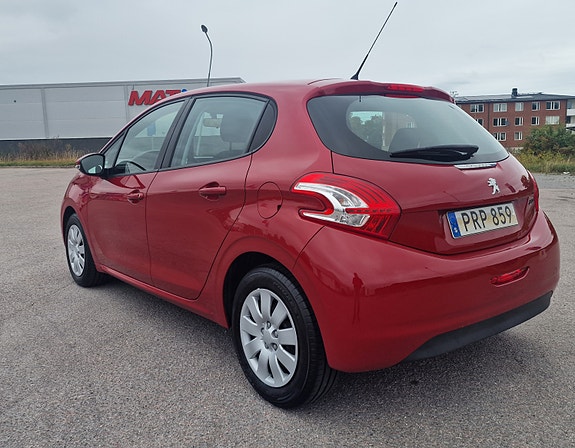 Peugeot 208 4 of 13