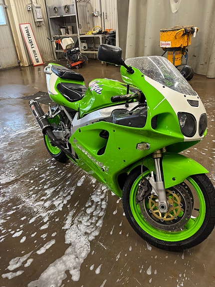 Kawasaki Zx7r 3 of 7