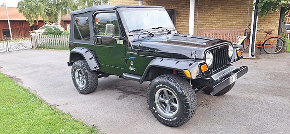 Jeep Wrangler 2 of 10