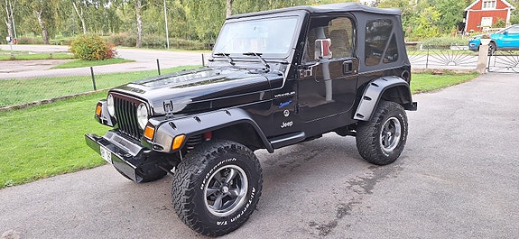 Jeep Wrangler 3 of 10