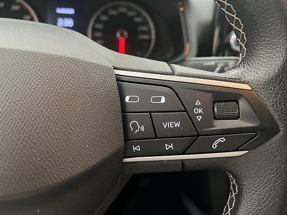 Seat Arona 17 of 30