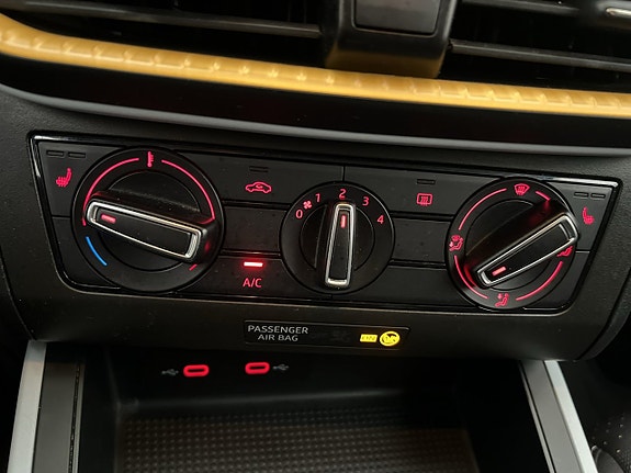 Seat Arona 22 of 30