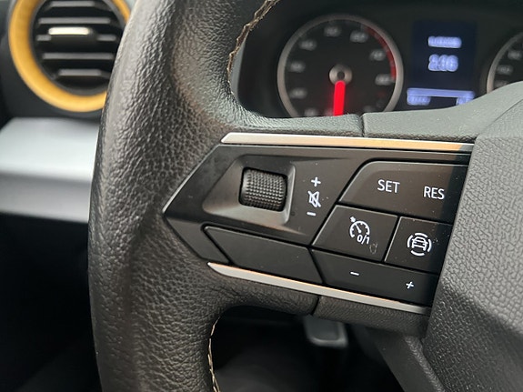 Seat Arona 15 of 30