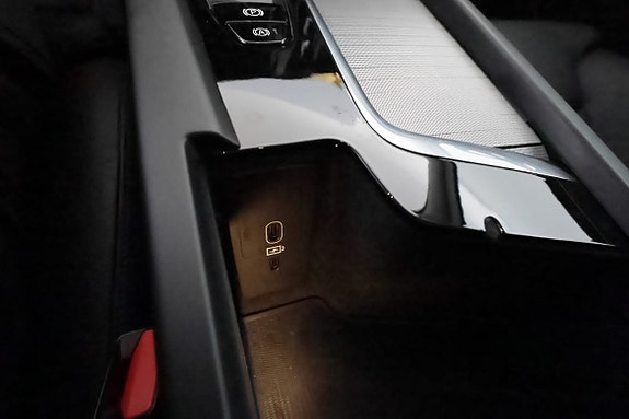 Volvo XC60 15 of 28