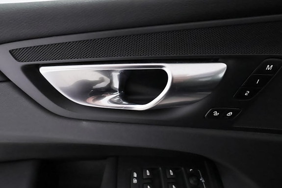 Volvo XC60 16 of 28