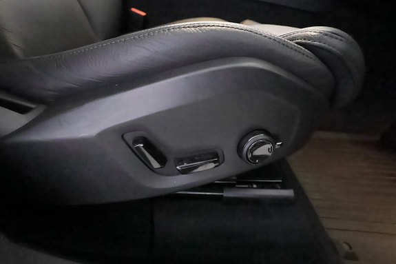 Volvo XC60 19 of 28