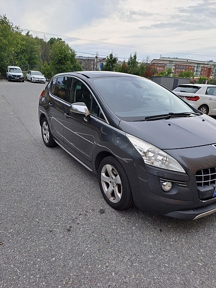 Peugeot 3008 2 of 9