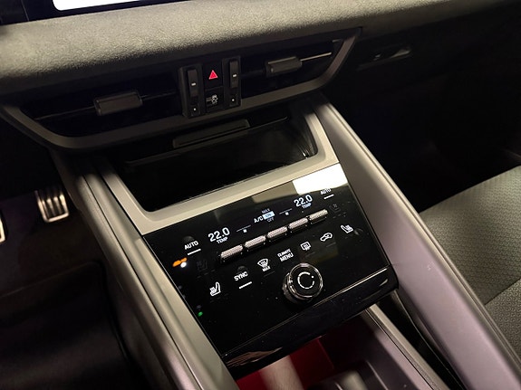 Porsche Macan GTS 13 of 17
