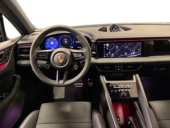 Porsche Macan GTS 12 of 17