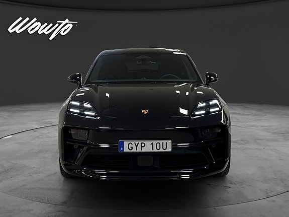 Porsche Macan GTS 2 of 17