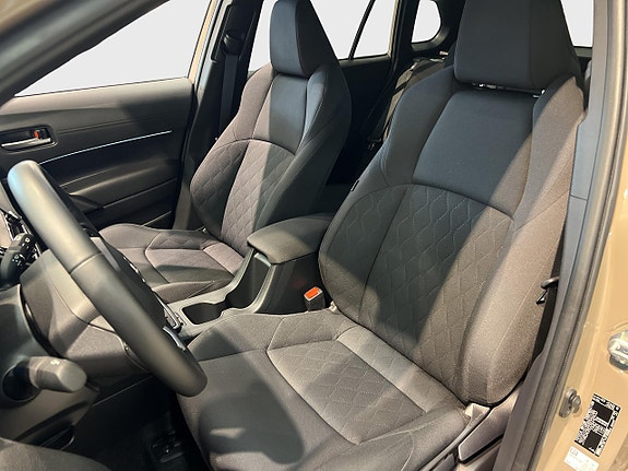 Toyota Corolla Cross 8 of 17