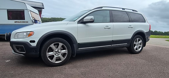 Volvo XC70 2 of 8