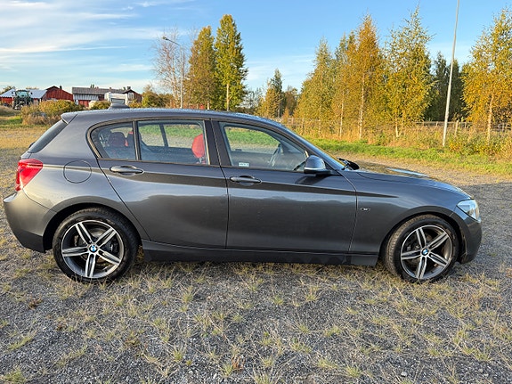 BMW 120d 2 of 5