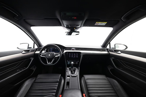 Volkswagen Passat 13 of 24