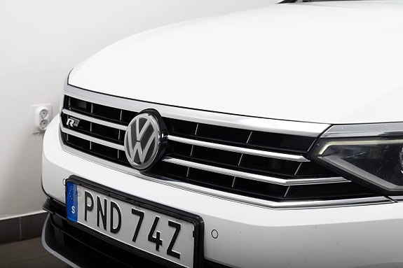 Volkswagen Passat 3 of 24