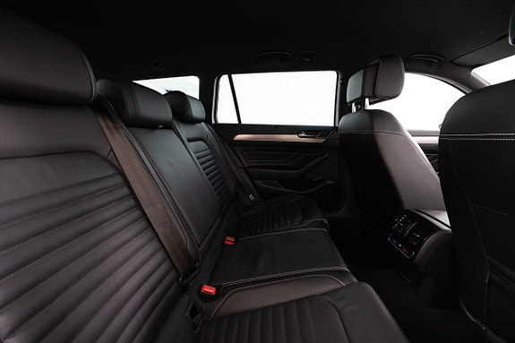 Volkswagen Passat 15 of 24