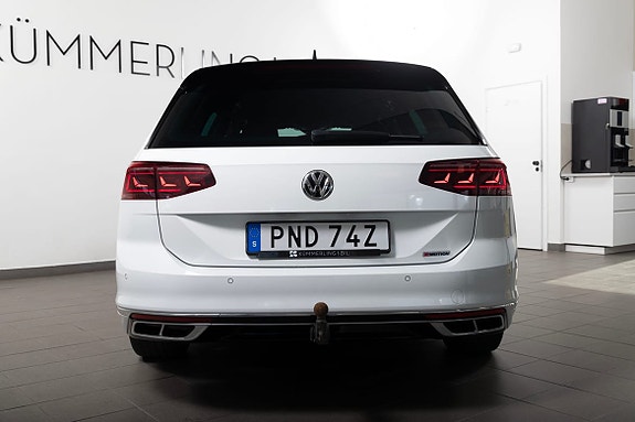 Volkswagen Passat 11 of 24