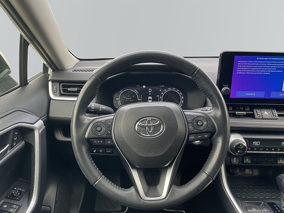 Toyota RAV4 9 of 16