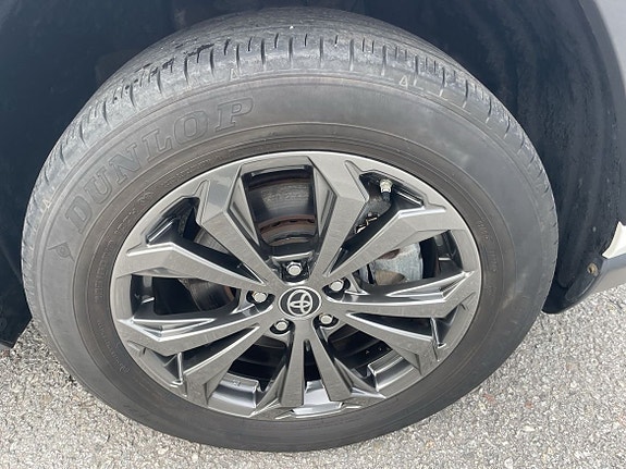 Toyota RAV4 11 of 16
