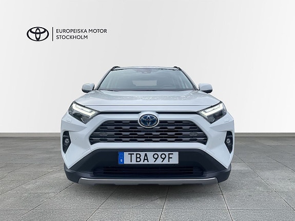 Toyota RAV4 5 of 16