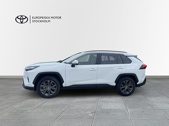 Toyota RAV4 3 of 16