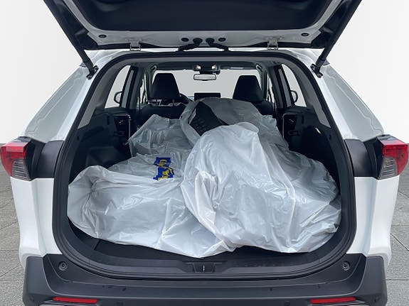 Toyota RAV4 10 of 16