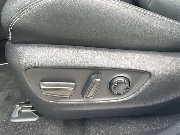 Toyota RAV4 13 of 16